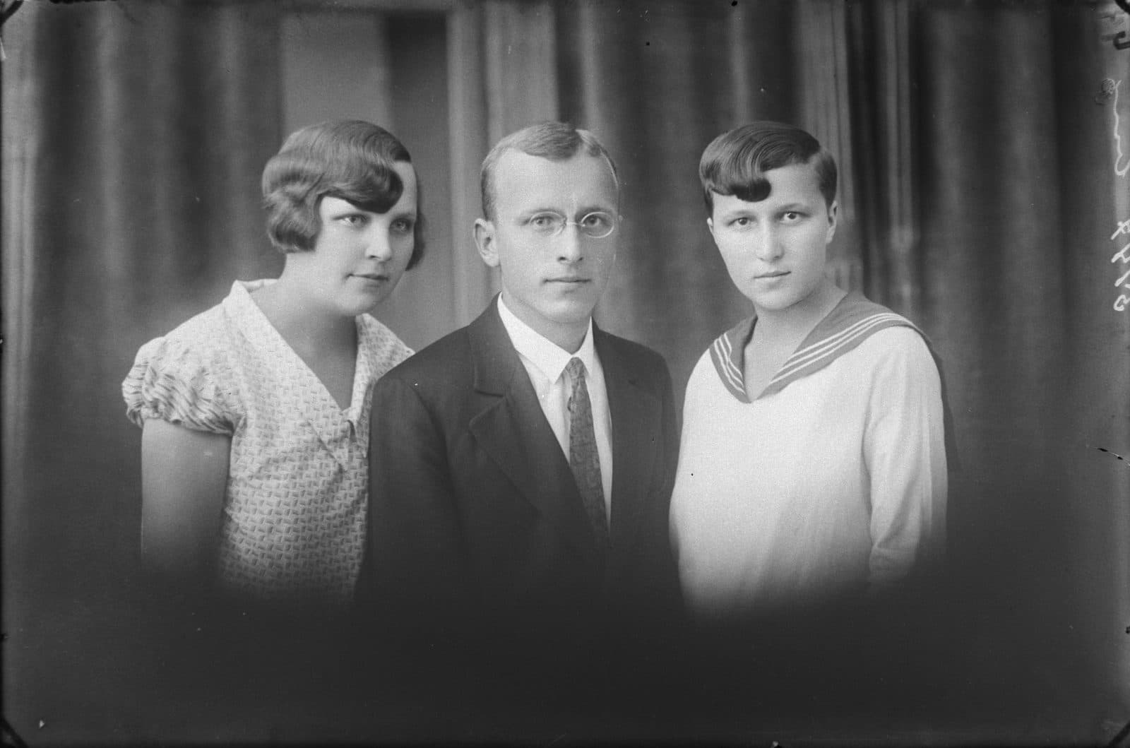 Fotografia z atelier E. Janusz, negatyw nr 111
