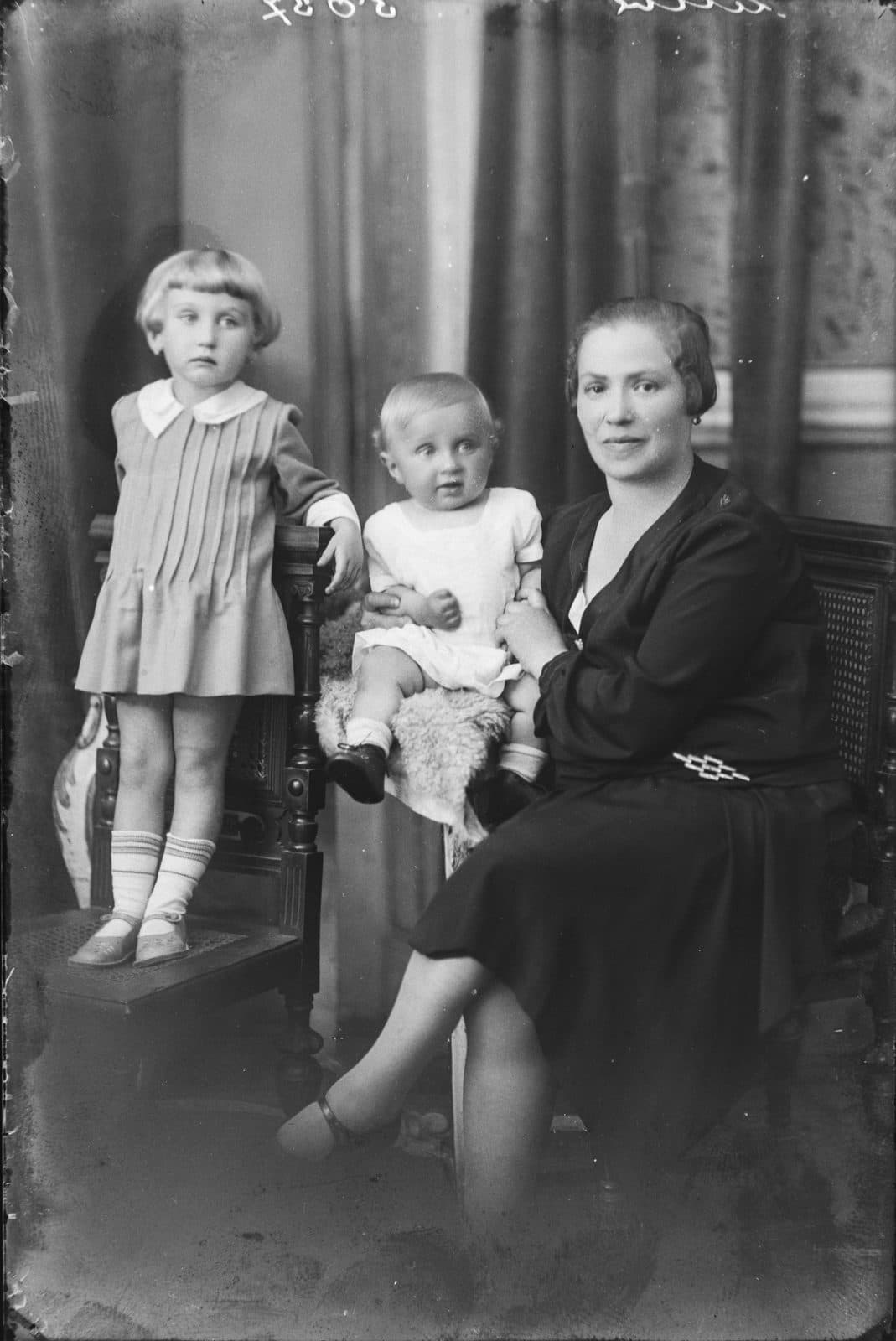 Fotografia z atelier E. Janusz, negatyw nr 126