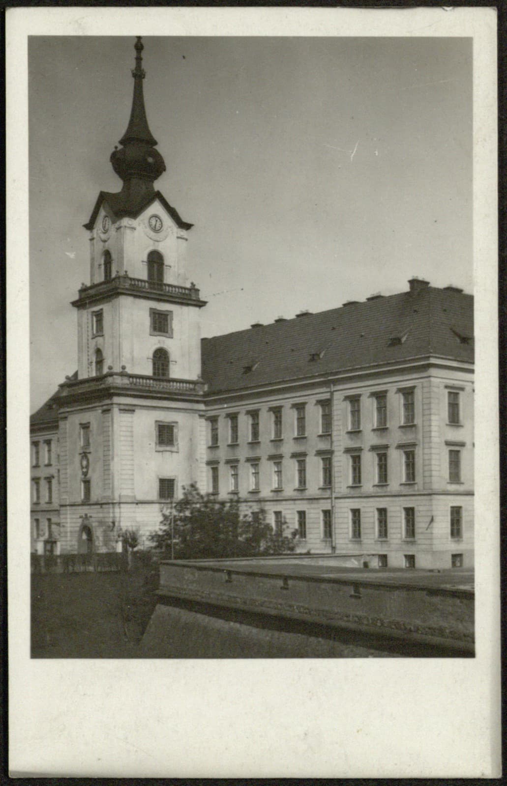 Edward Janusz (Rzeszów) – Zamek Lubomirskich, wieża zegarowa z bliska, pocztówka fotograficzna