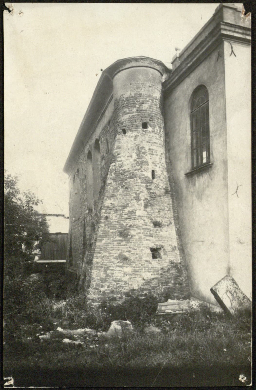 Edward Janusz (Rzeszów) – Synagoga Staromiejska (narożna baszta/przypora), pocztówka fotograficzna [judaika]