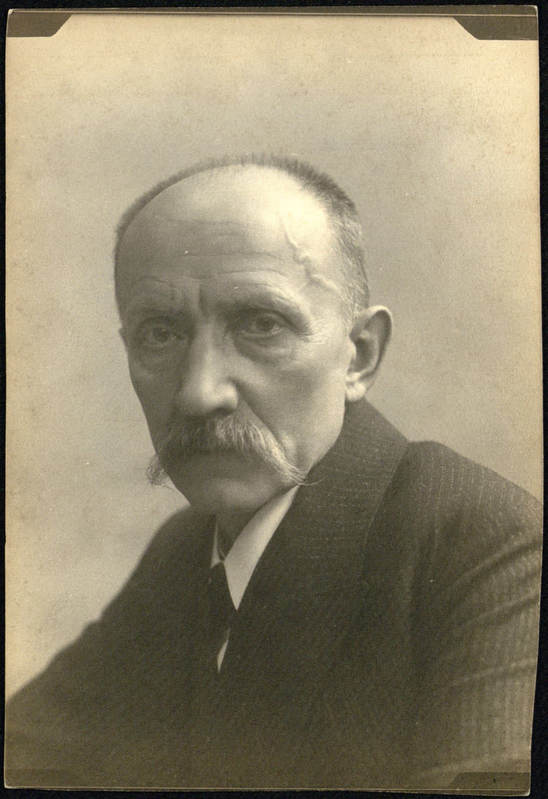 Edward Janusz (1850–1914) – PORTRET FOTOGRAFA, c.k. nadwornego fotografa z Rzeszowa (identyfikacja wg przekazu rodzinnego), fotografia [ikoniczna]